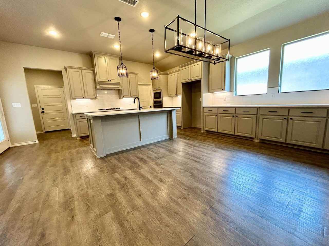 7618 55th St - Photo 3 of 10