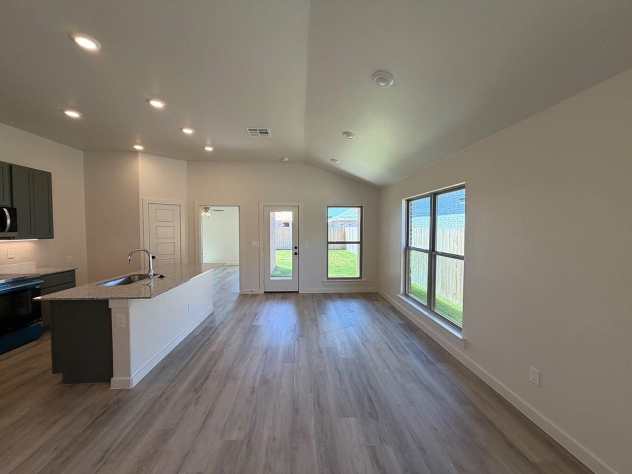 1318 Saratoga Ave - Photo 7 of 17