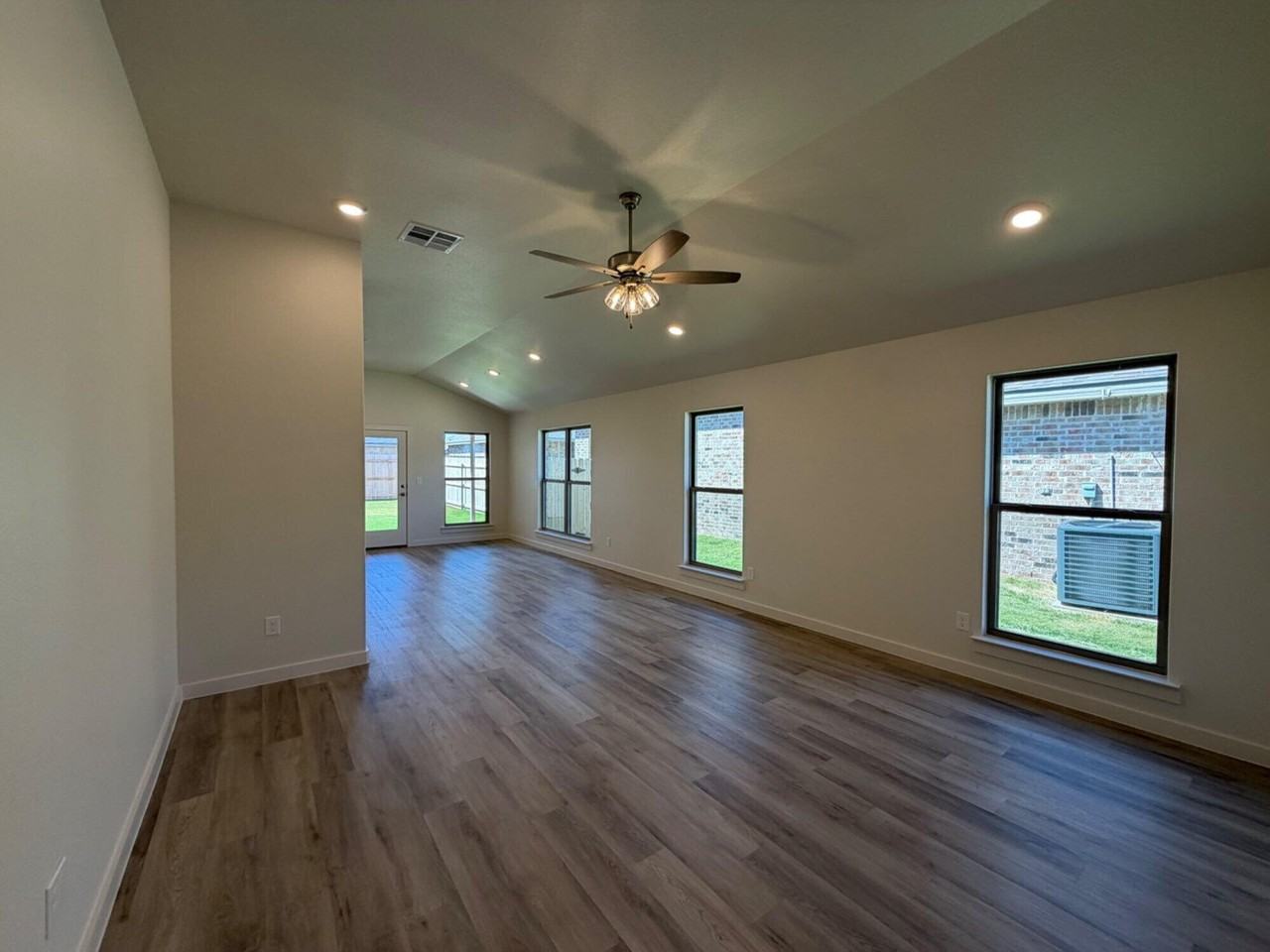 2606 Garland Ave - Photo 6 of 17