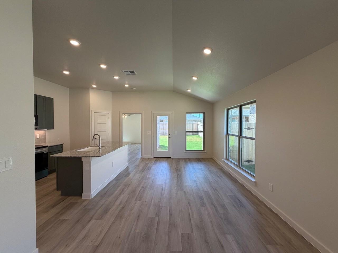 2606 Garland Ave - Photo 7 of 17