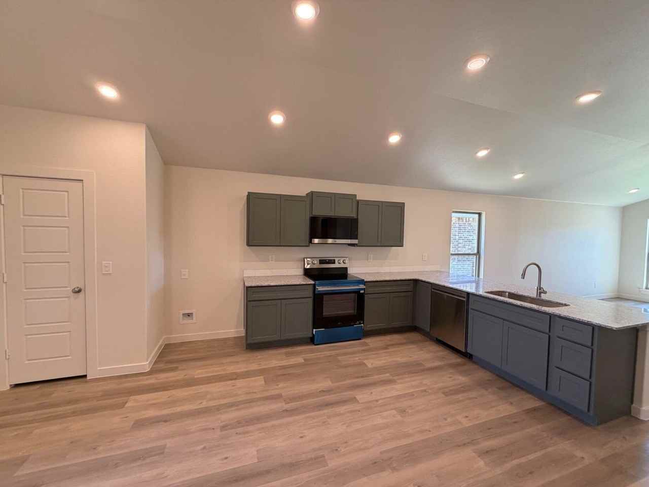 2407 Helena Ave - Photo 6 of 14