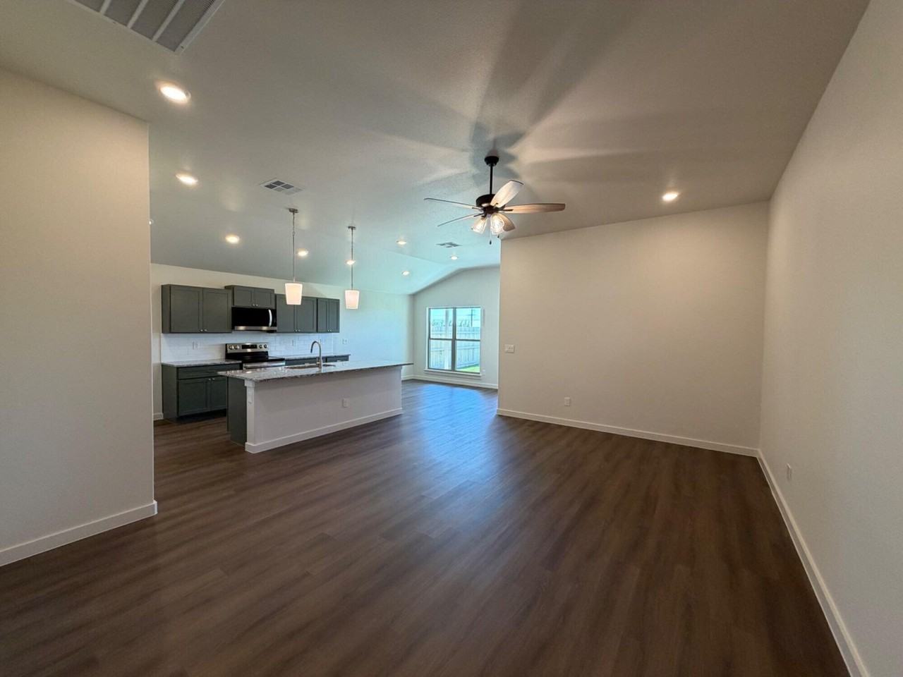 2404 Helena Ave - Photo 4 of 15