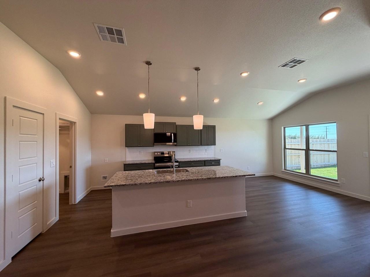 2404 Helena Ave - Photo 5 of 15