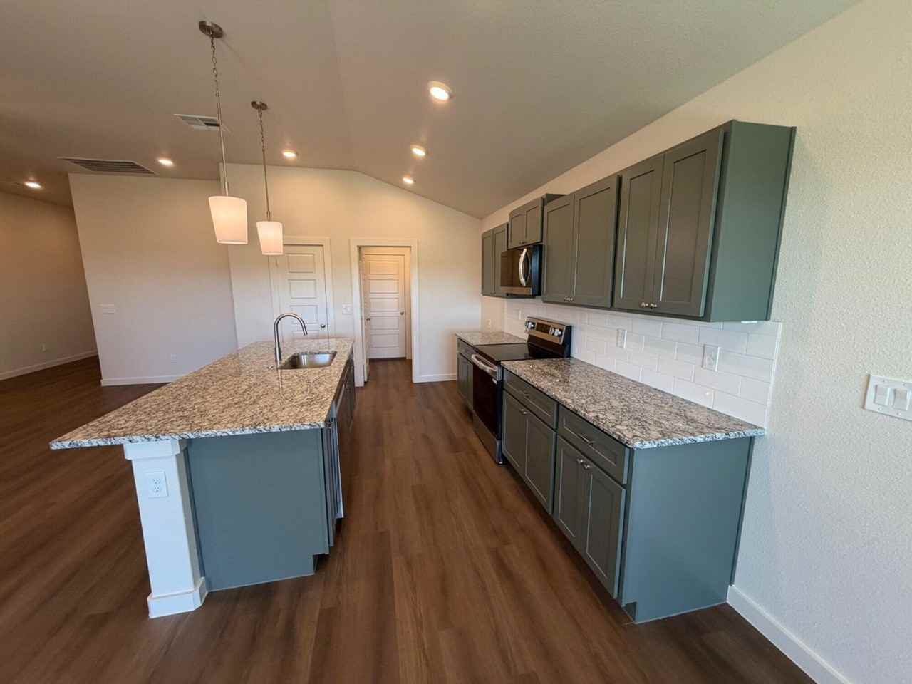 2404 Helena Ave - Photo 6 of 15