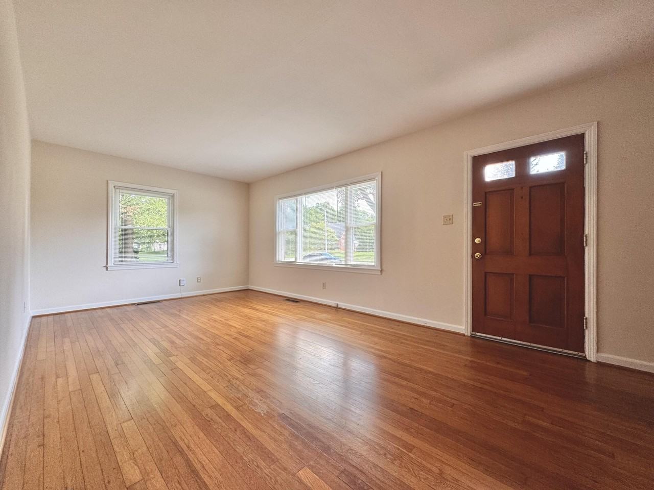 510 Hill N Dale Rd - Photo 3 of 18