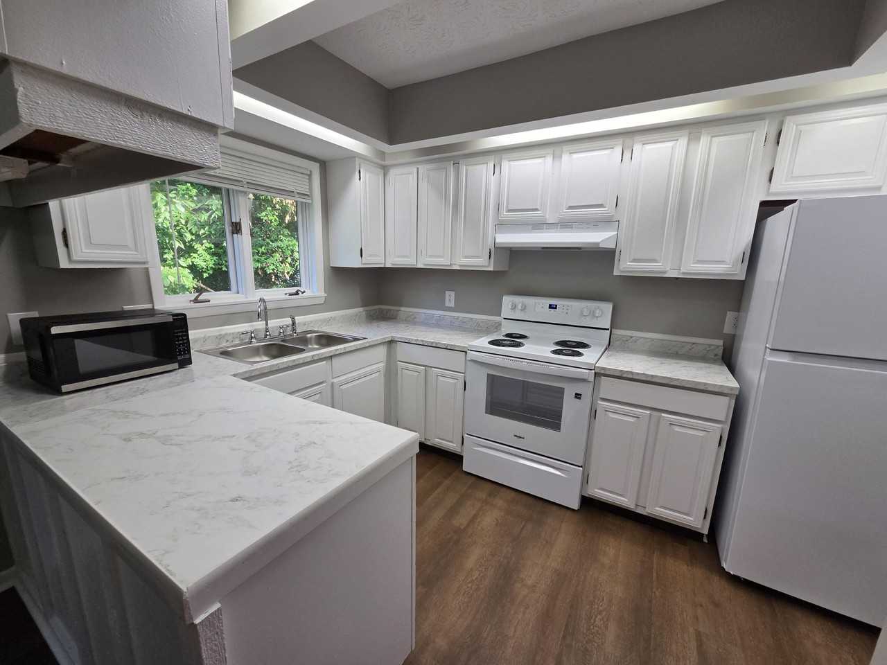 3406 Alpine Ct - Photo 4 of 13