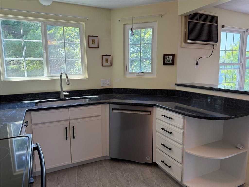 29 Swan Ct - Photo 2 of 40