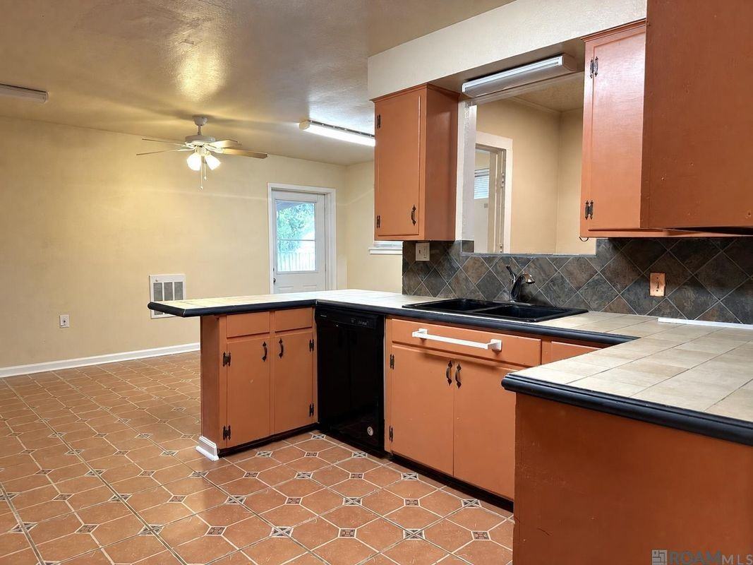 20335 Machost Rd - Photo 4 of 11