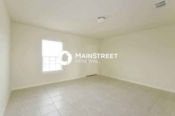6214 Lakefront St - Photo 3 of 15