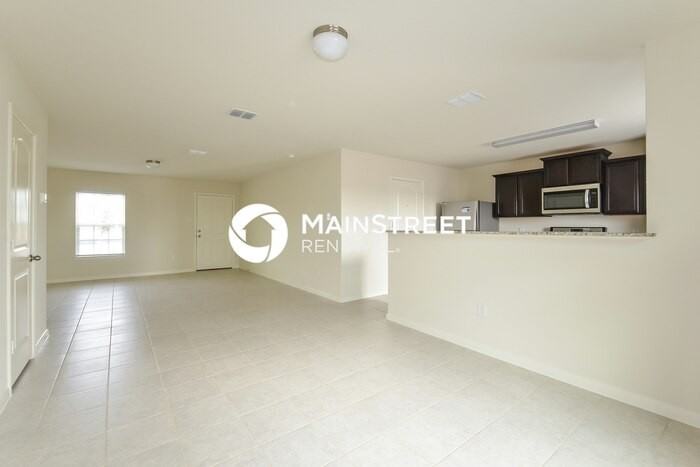 6214 Lakefront St - Photo 4 of 15