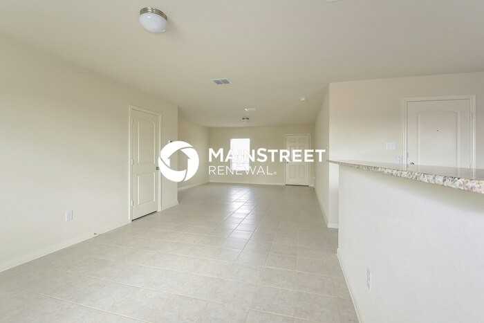 6214 Lakefront St - Photo 5 of 15