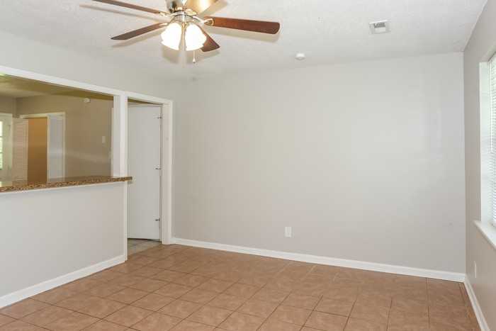 507 Plum Dr Sw - Photo 4 of 11