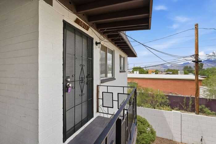 1011 E Spring St #1011 - Photo 3 of 41