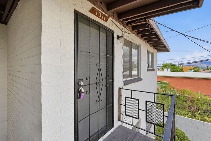 1011 E Spring St #1011 - Photo 4 of 41