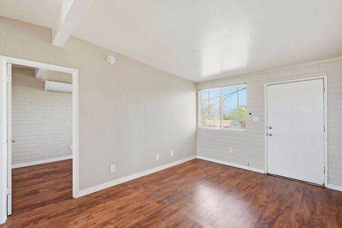 1011 E Spring St #1011 - Photo 5 of 41