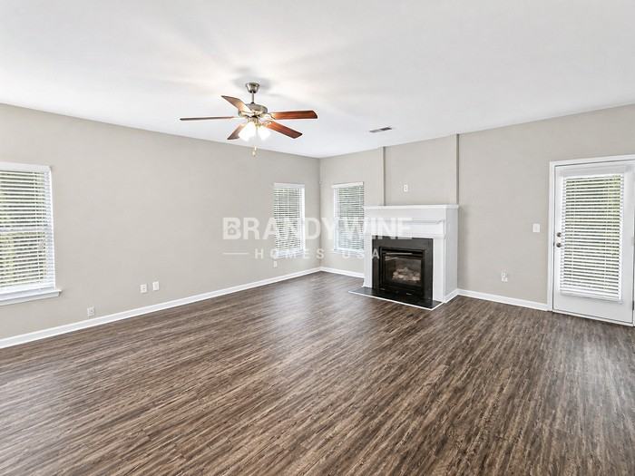 2456 Quincy Loop - Photo 4 of 27