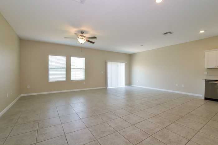 313 Kenilworth Dr - Photo 5 of 15