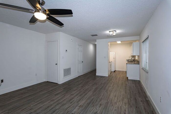 506 Rugby St - Photo 4 of 23