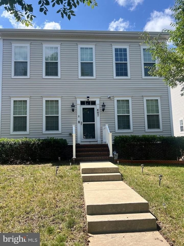 407 Apricot St - Photo 4 of 14