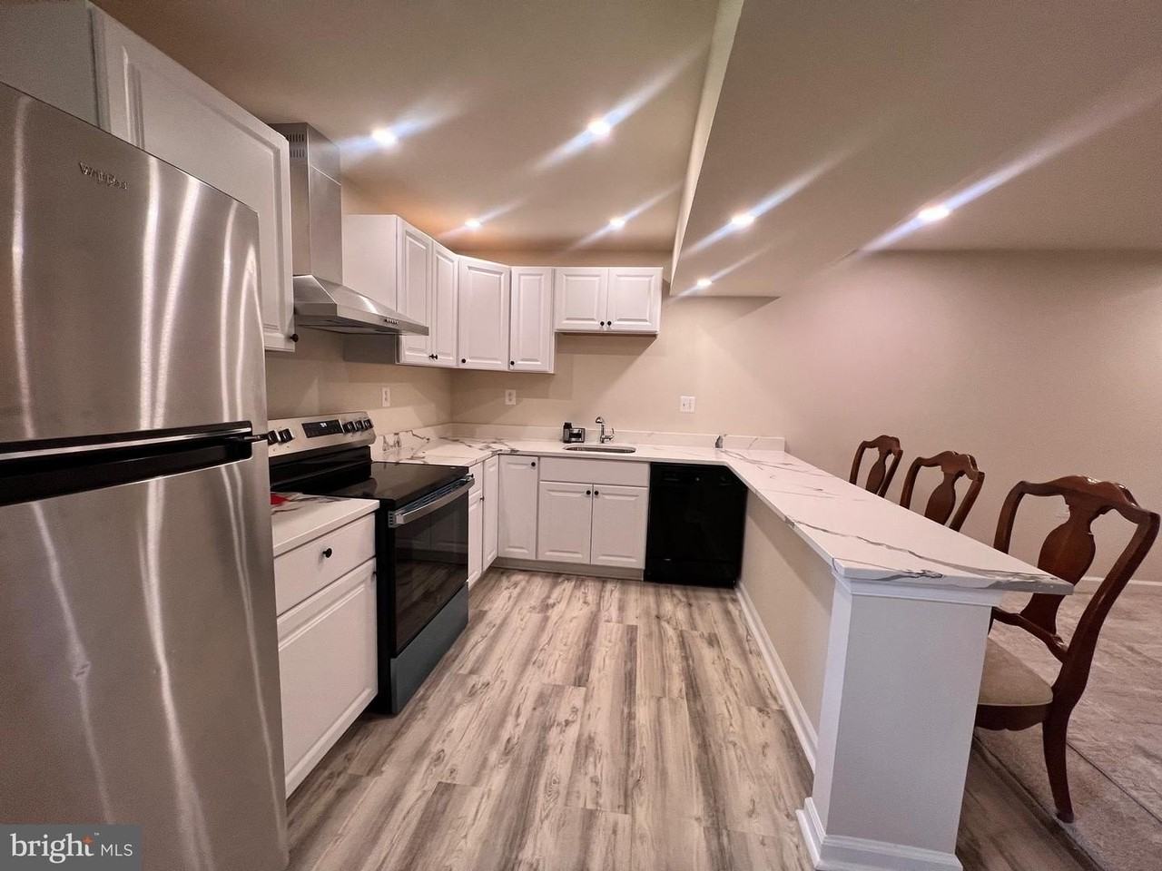 407 Apricot St - Photo 5 of 14