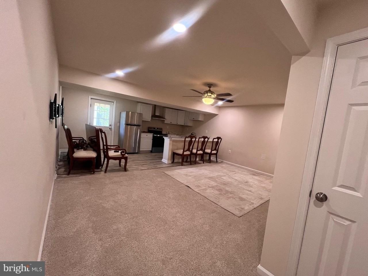 407 Apricot St - Photo 6 of 14