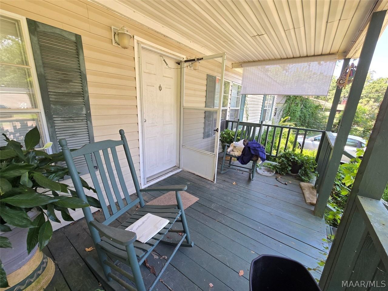 423 Hallmark Dr - Photo 2 of 22