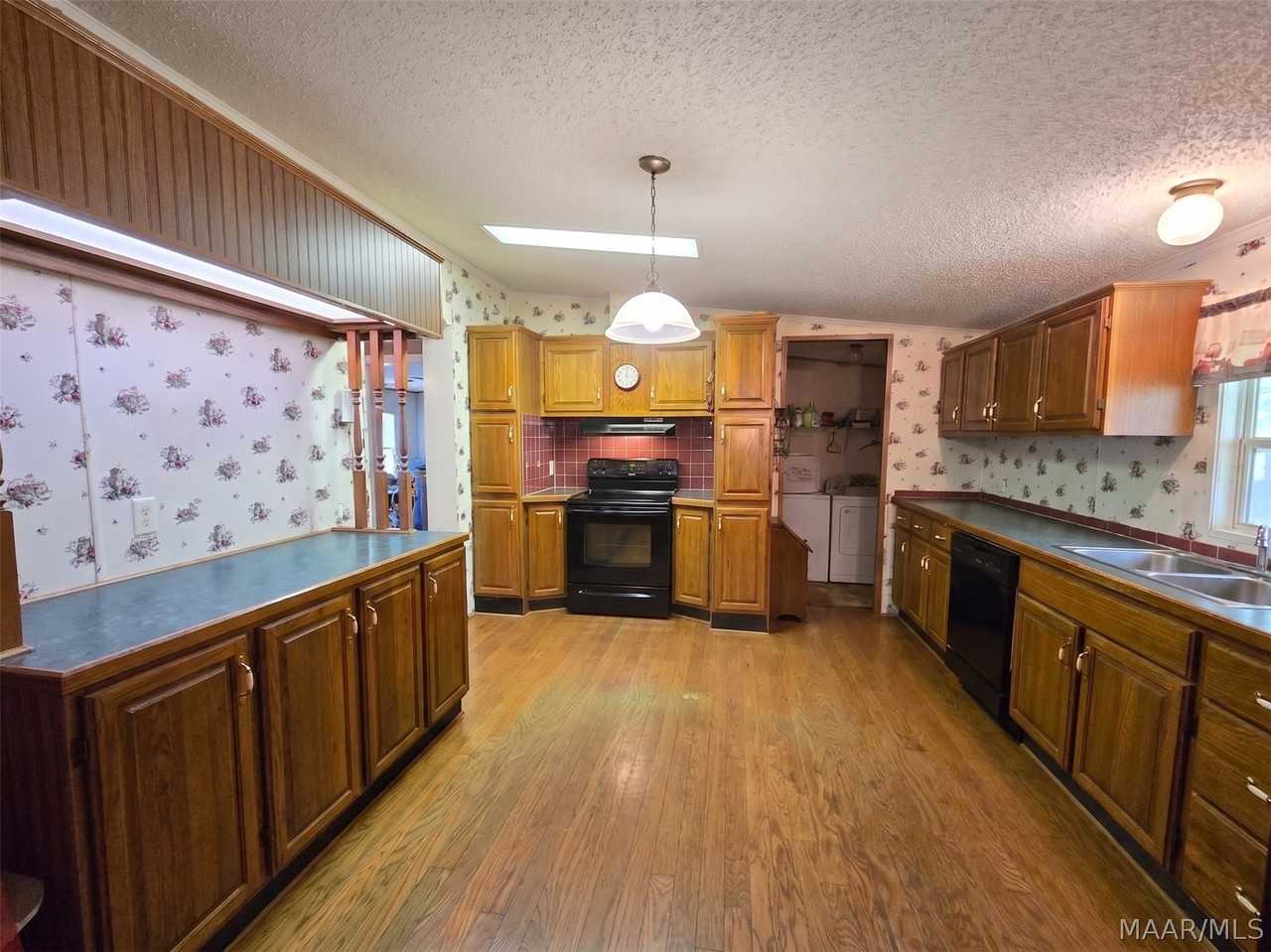 423 Hallmark Dr - Photo 5 of 22