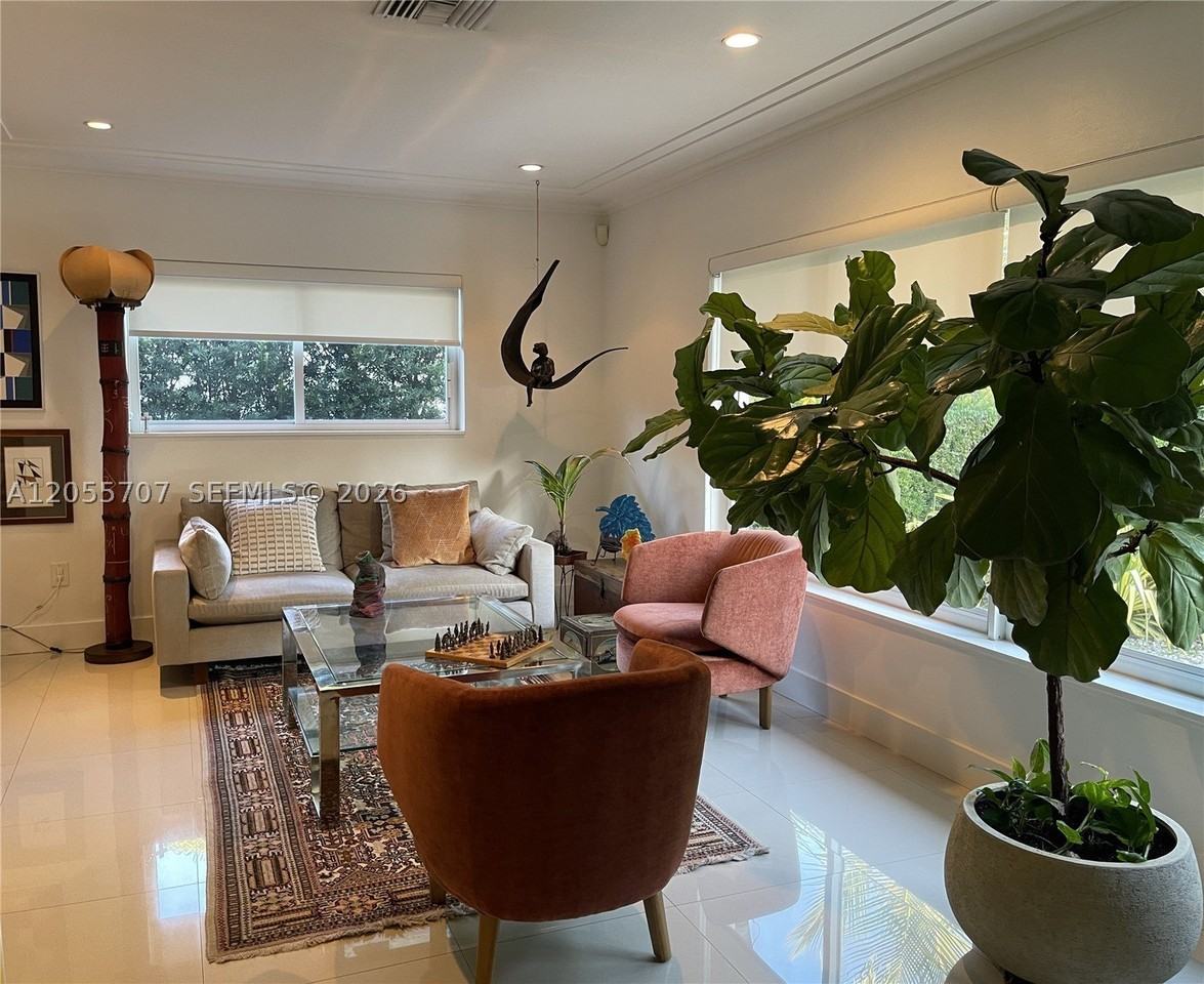 625 Bird Rd - Photo 5 of 30