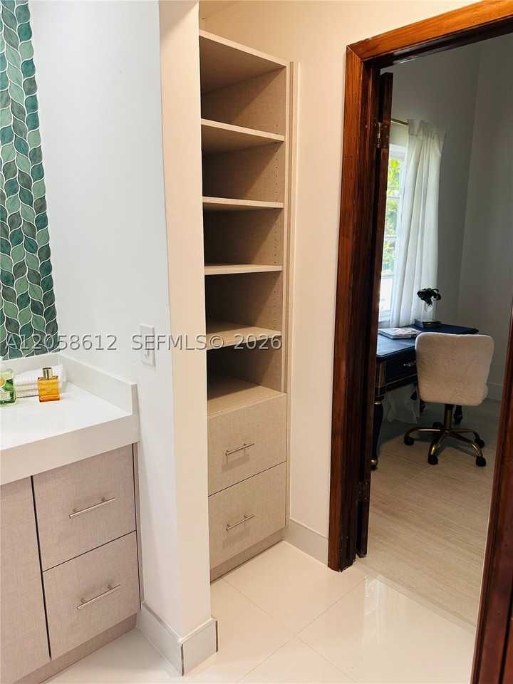 6401 Sw 39th Ter - Photo 7 of 27