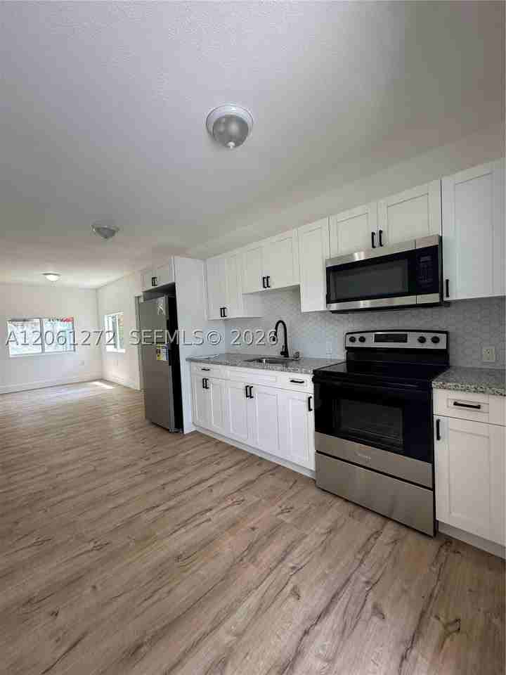 3123 Nw 22nd Ct #B - Photo 3 of 16
