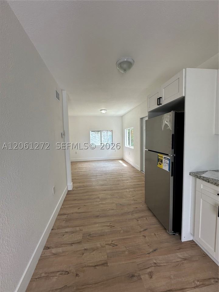 3123 Nw 22nd Ct #B - Photo 5 of 16