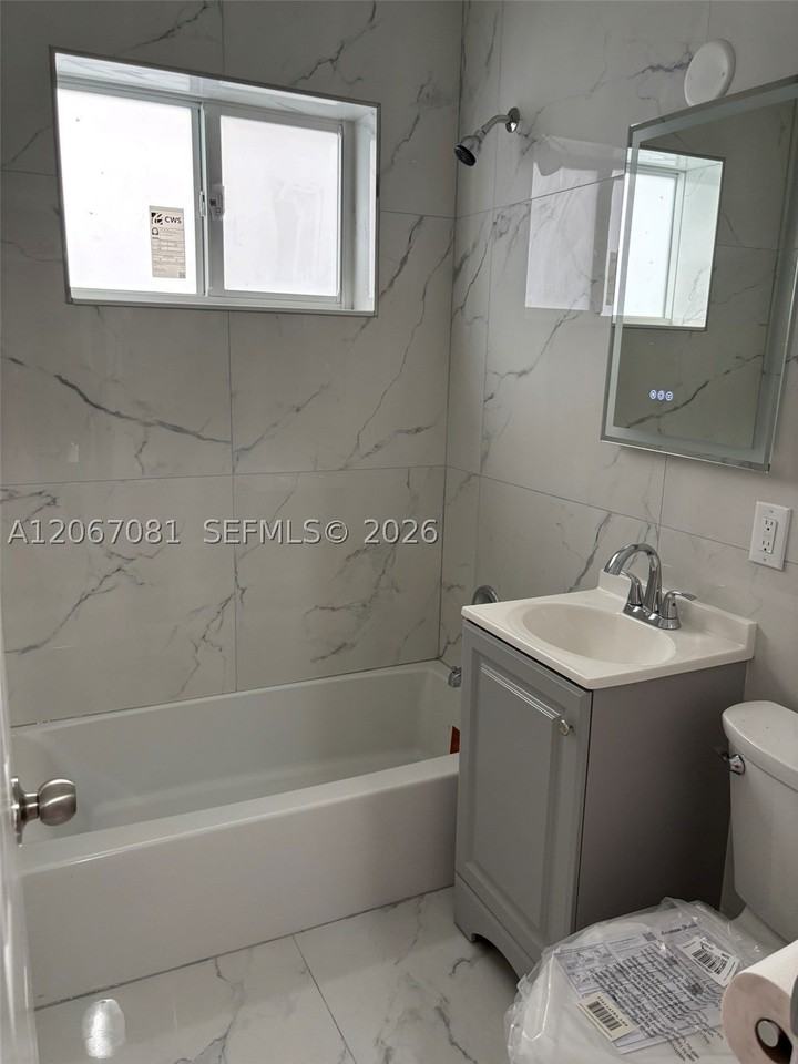 2358 Nw 58th St - Photo 4 of 13