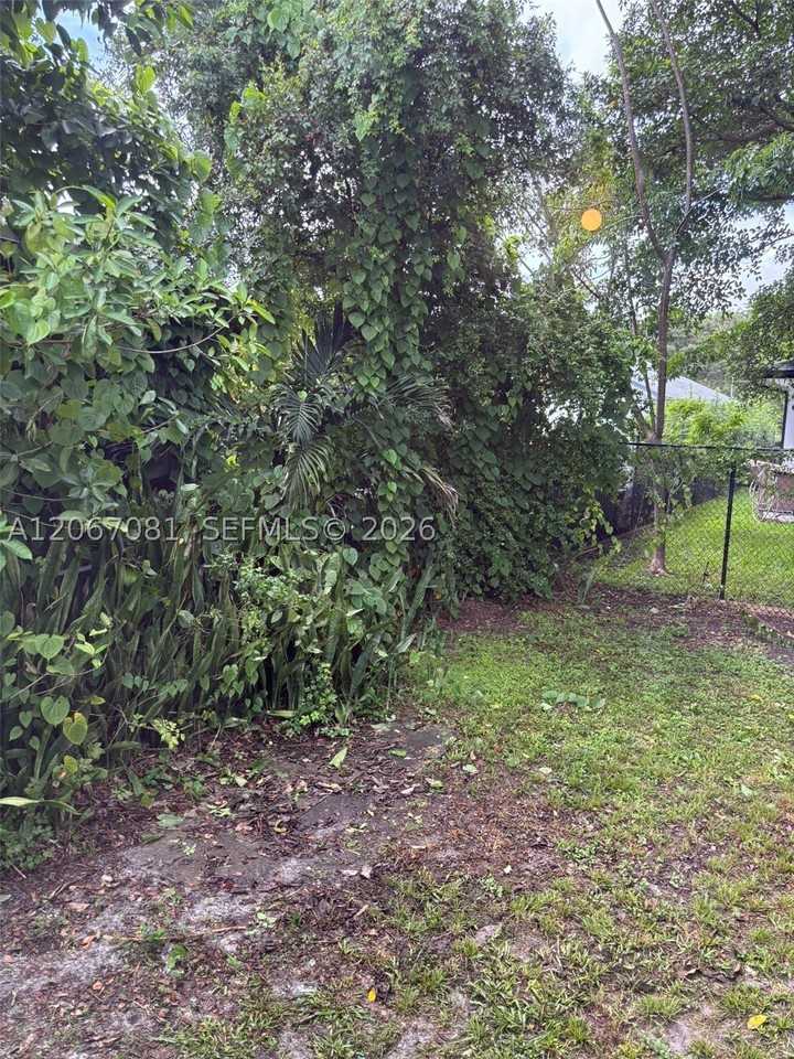 2358 Nw 58th St - Photo 7 of 13
