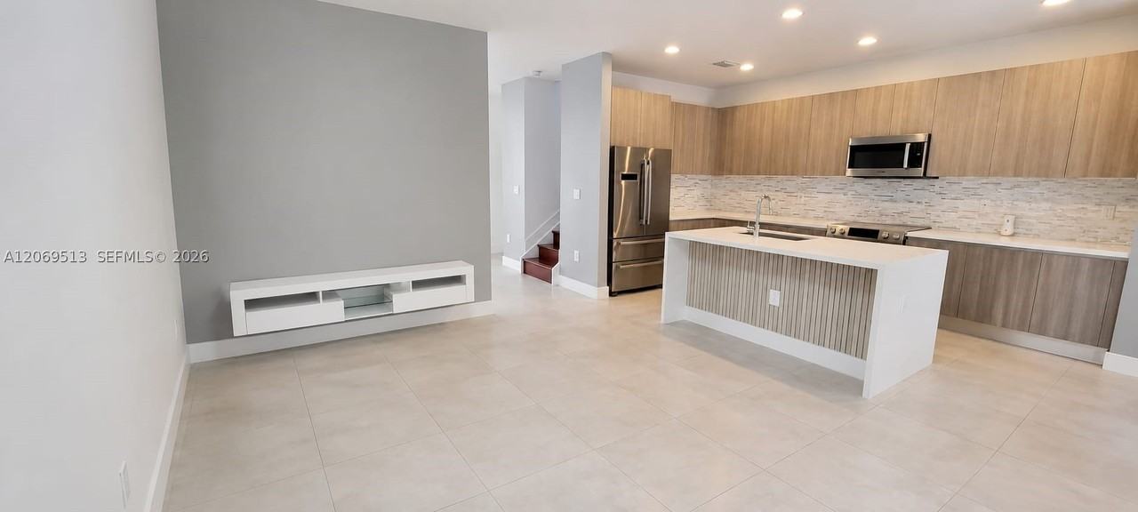 10219 Nw 72nd Ter - Photo 2 of 26