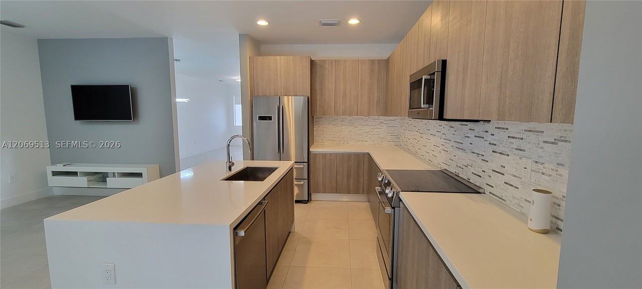10219 Nw 72nd Ter - Photo 5 of 26