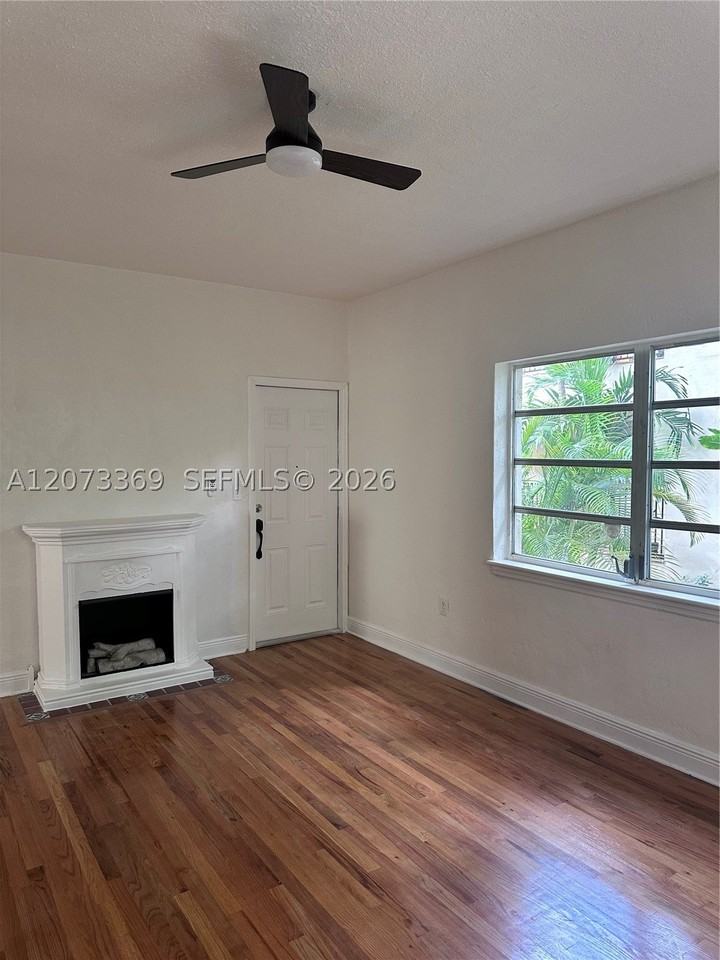 1560 Jefferson Ave #4 - Photo 2 of 6