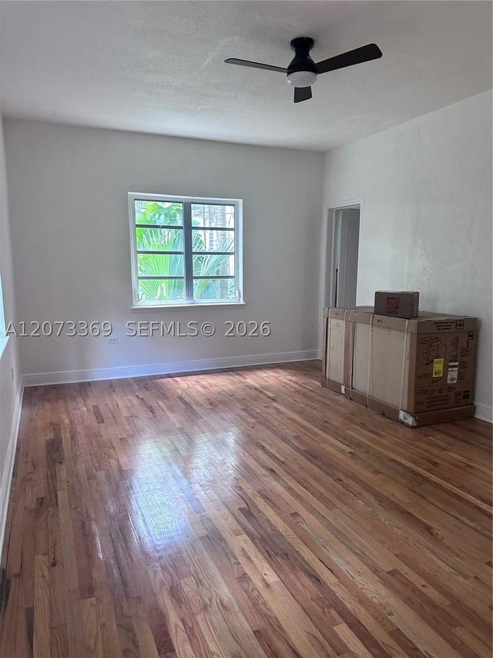 1560 Jefferson Ave #4 - Photo 3 of 6