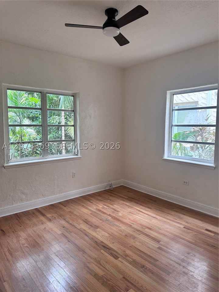 1560 Jefferson Ave #4 - Photo 5 of 6