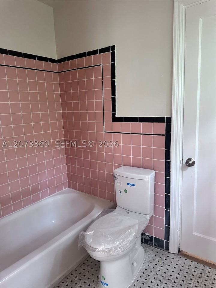 1560 Jefferson Ave #4 - Photo 6 of 6
