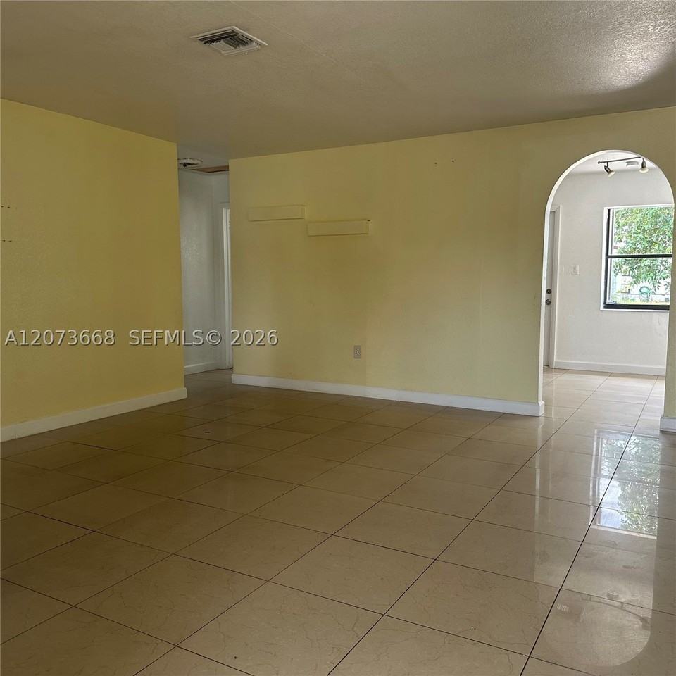 6432 Flagler St #1 - Photo 4 of 26