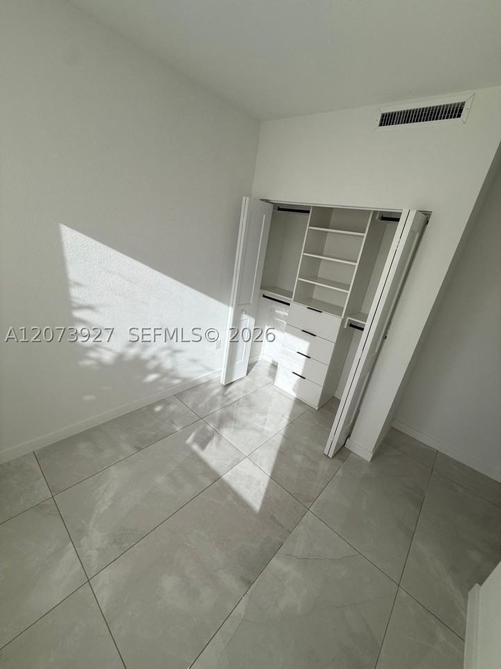 419 Nw 13th Ct #1 - Photo 2 of 9