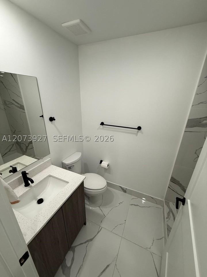 419 Nw 13th Ct #1 - Photo 4 of 9