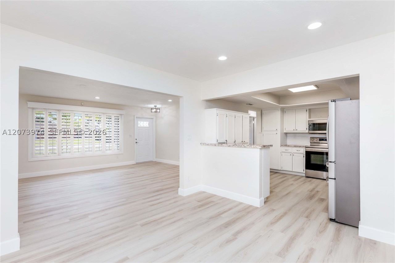 1900 Nw 82nd Ter - Photo 5 of 34