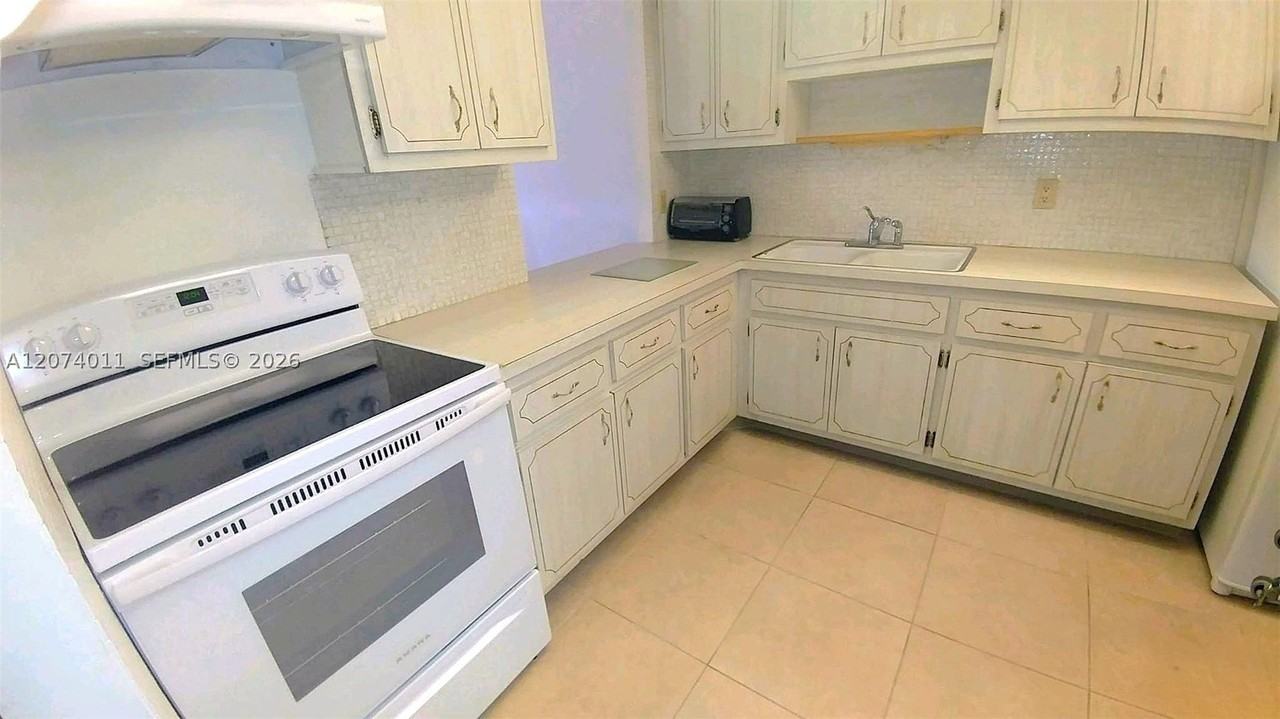 1351 Ne Miami Gardens Dr #PH3E - Photo 2 of 5