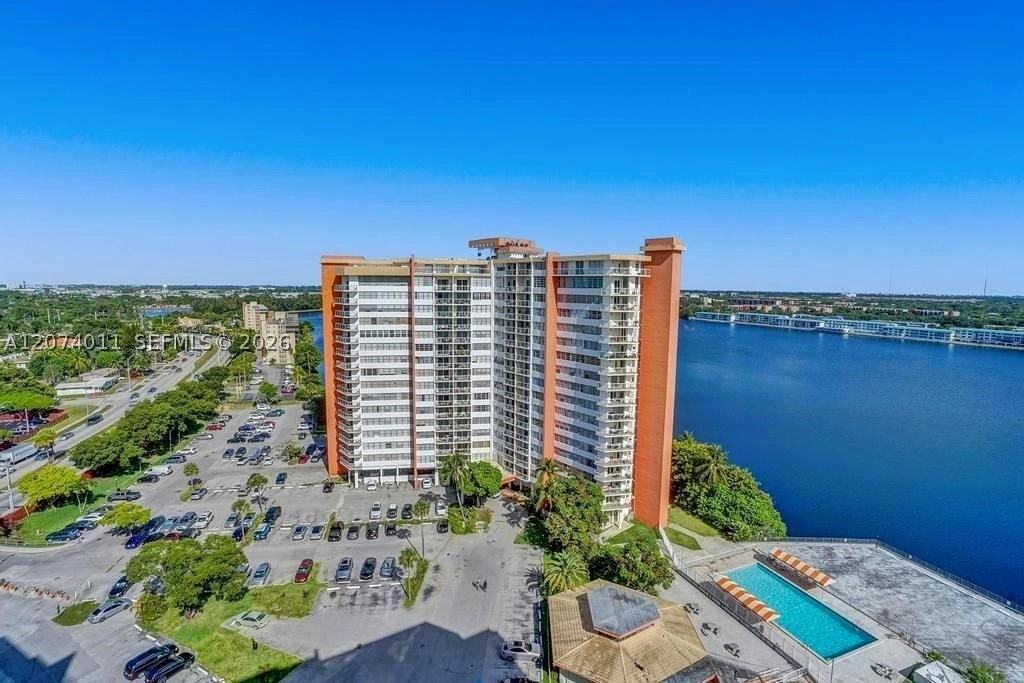1351 Ne Miami Gardens Dr #PH3E - Photo 4 of 5
