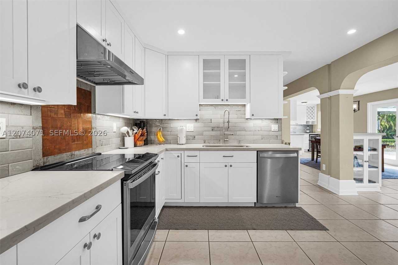 8220 Sw 162nd St - Photo 4 of 31