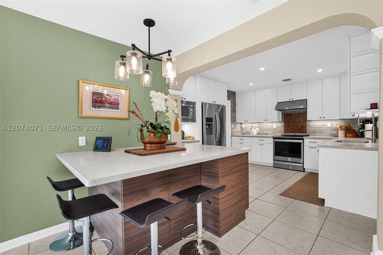 8220 Sw 162nd St - Photo 5 of 31