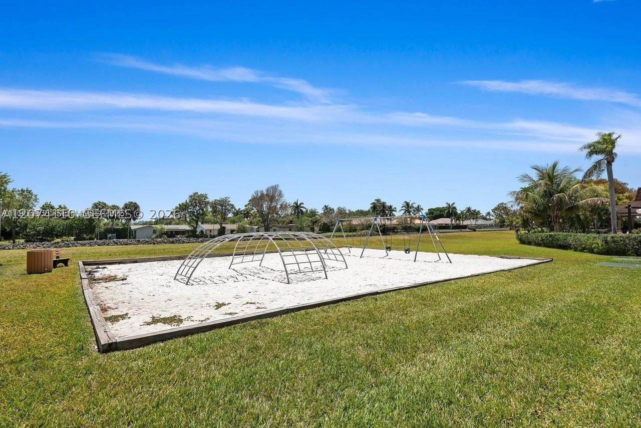 7900 Camino Cir #403 - Photo 4 of 17