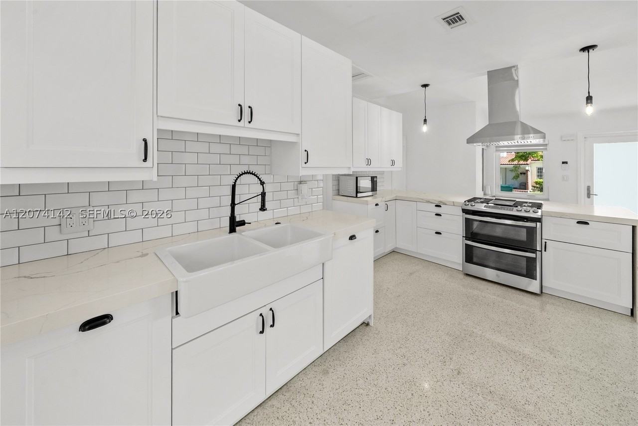 3130 Sw 27th Ter - Photo 6 of 24