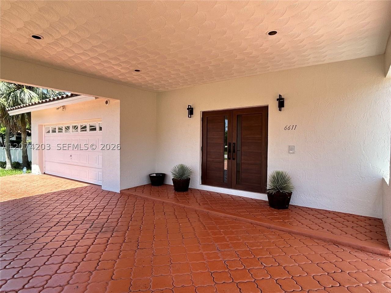 6611 Sw 99th Ave - Photo 2 of 50